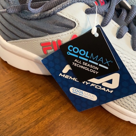 Woman’s Fila Coolmax Memory Foam size 8 Sneakers - Picture 5 of 12